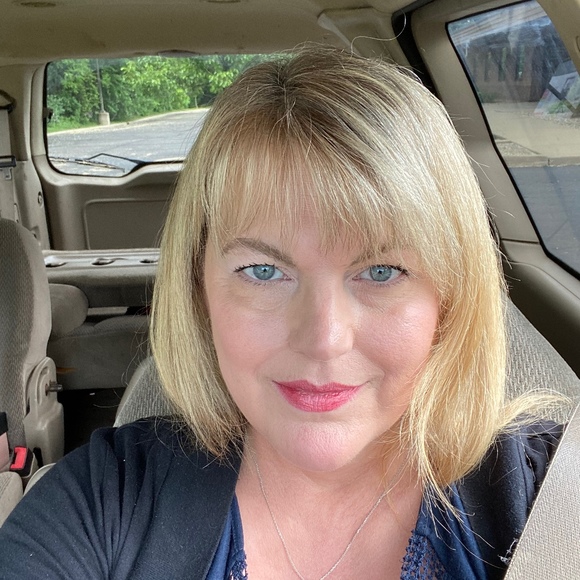 Meet your Posher, Lisa - Picture 1 of 1